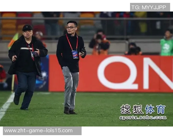 北京与山西球迷冲突现场杂物飞舞引发热议与反思